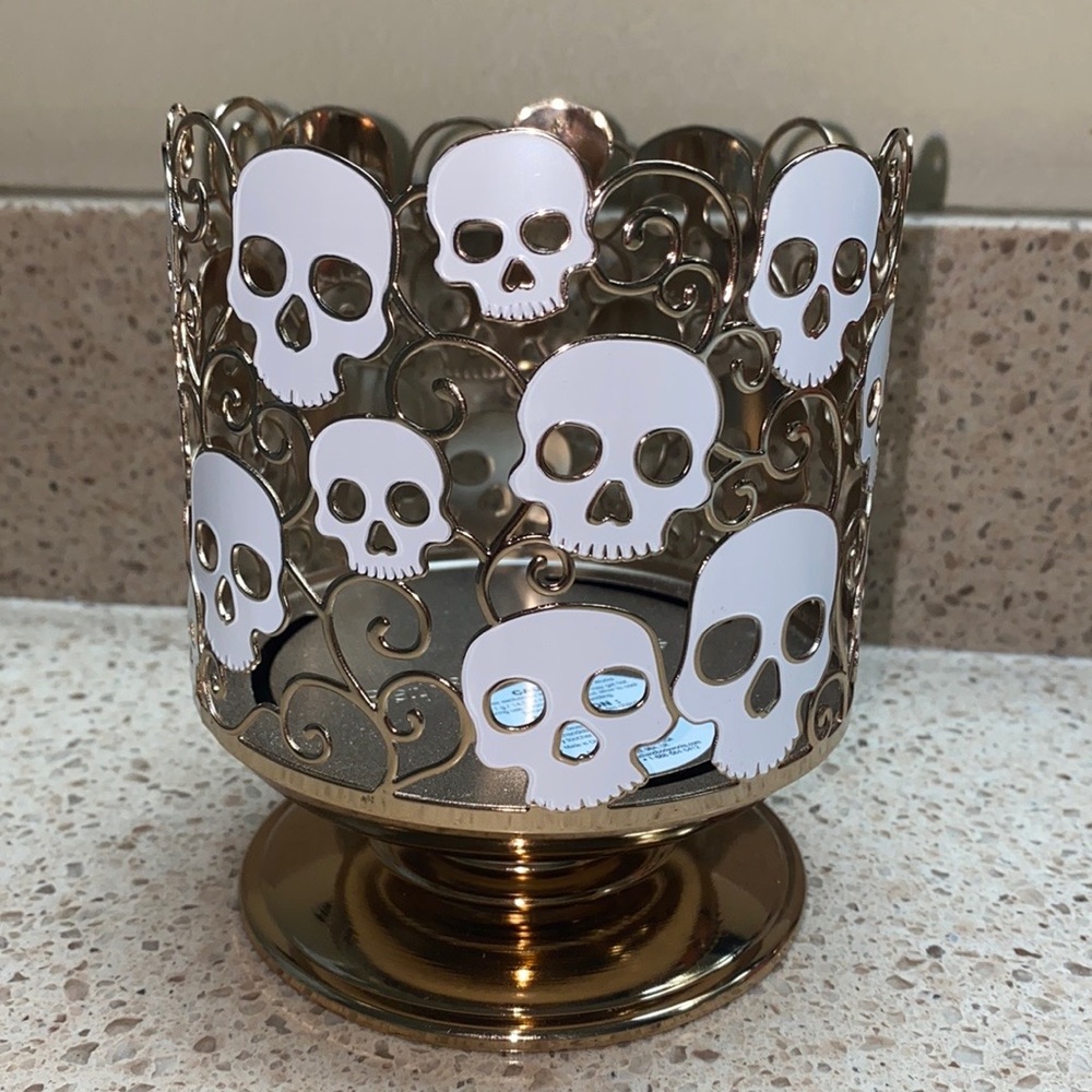 B&BW Halloween Skull 3 Wick Pedestal Candle Holder